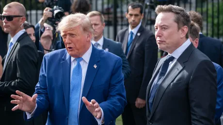 Discuții între Elon Musk și Donald Trump despre limitarea sistemului Starshield pentru Ucraina.