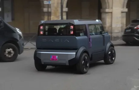 Dacia Hipster, un concept auto inovator, surprins pe stradă.