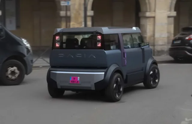 Dacia Hipster, un concept auto inovator, surprins pe stradă.