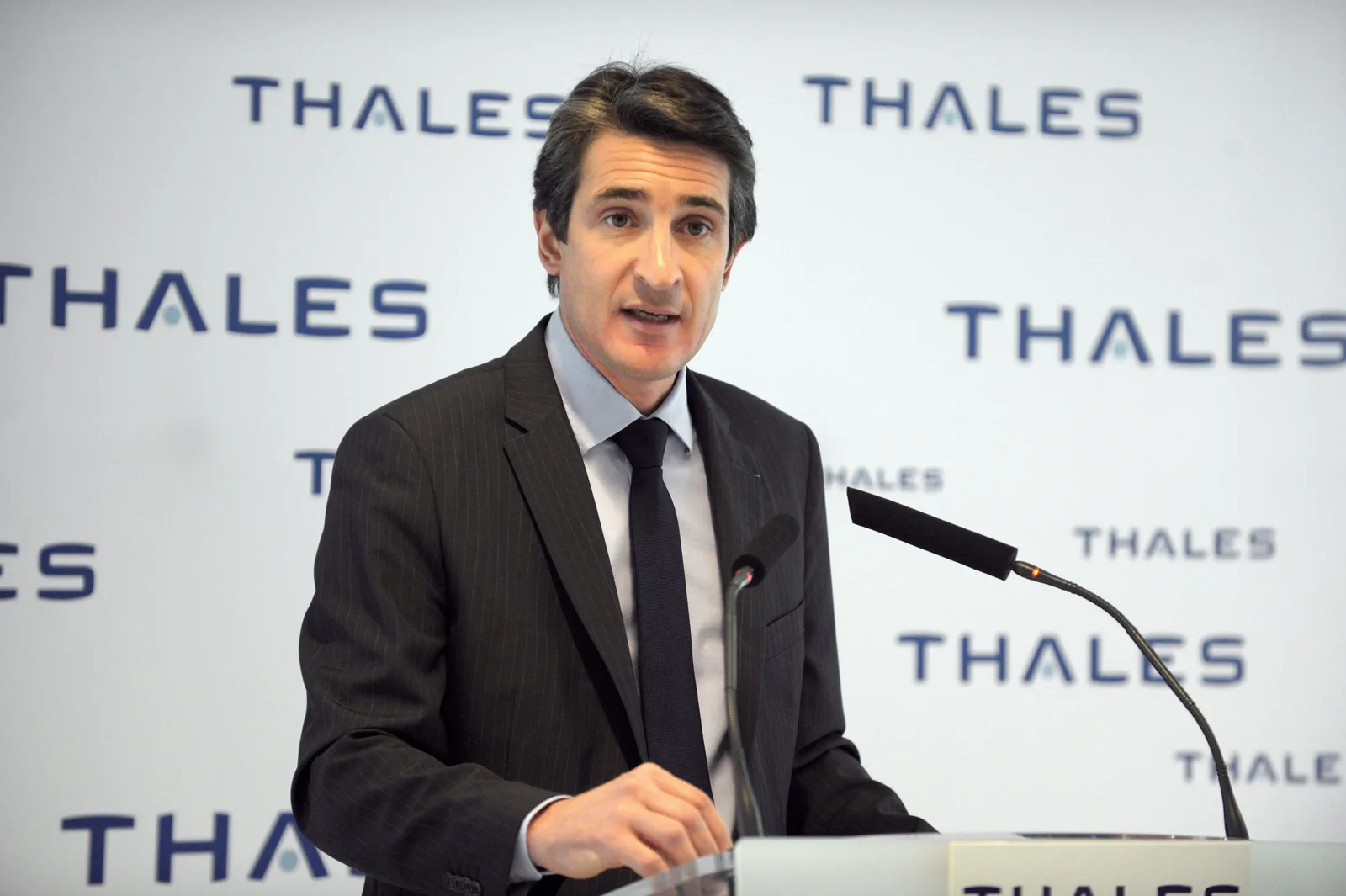 CEO-ul Thales discutând despre investițiile în România și angajările viitoare.
