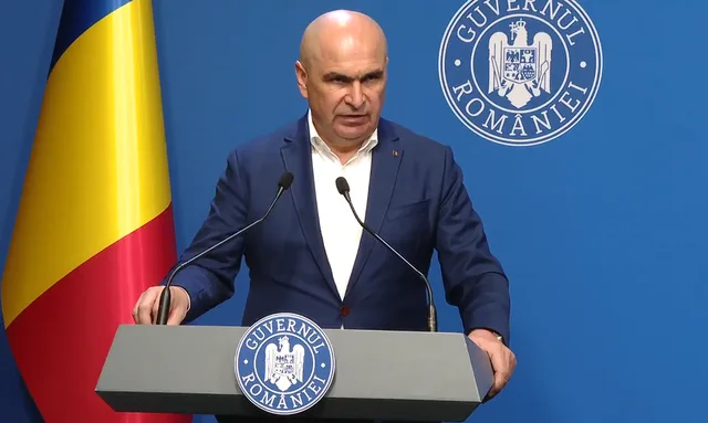 Ilie Bolojan la sediul DNA Iași, în fața jurnaliștilor și contestatarilor.