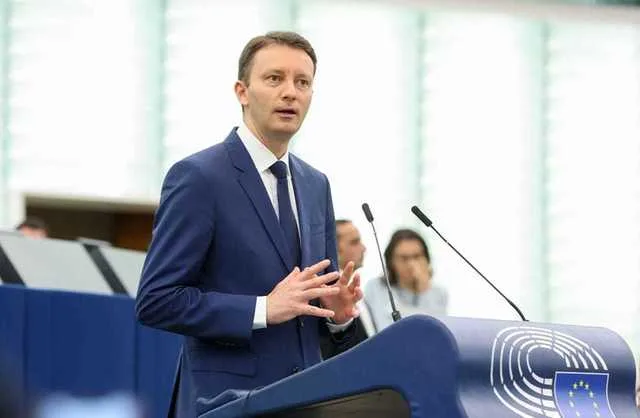 Siegfried Mureșan discutând despre voturile parlamentarilor PNL.