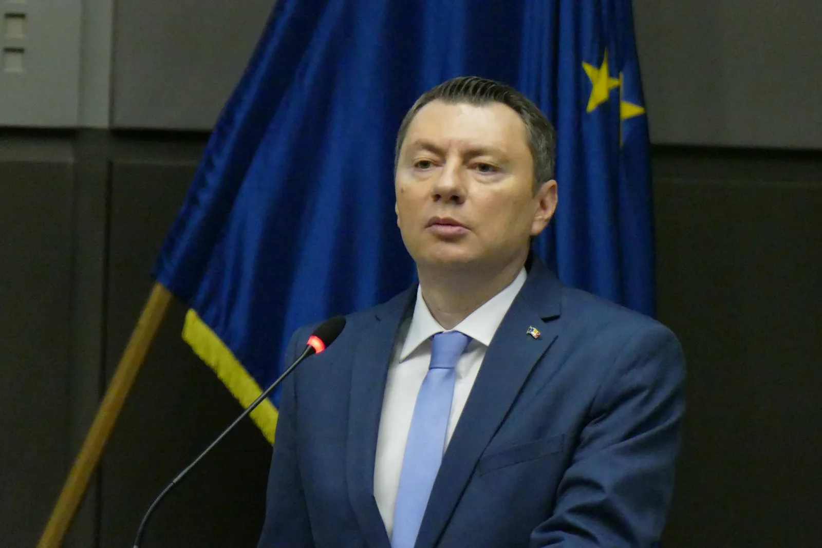 Viceguvernatorul BNR discutând despre inflație și economia României.