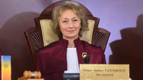 Simina Tănăsescu, președinta CCR, în timpul unei ședințe oficiale.