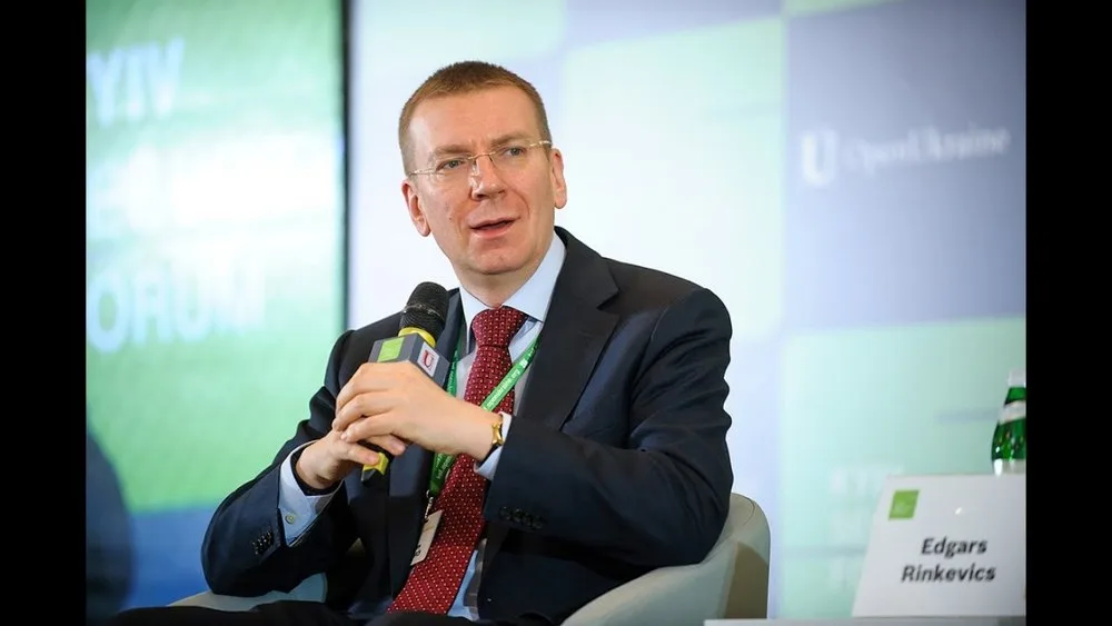 Edgars Rinkēvičs discutând despre securitatea europeană și cooperarea militară.