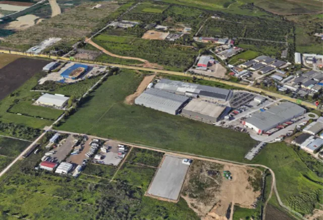 Hale industriale moderne în parc industrial din Oradea, acces rapid la drumuri principale.