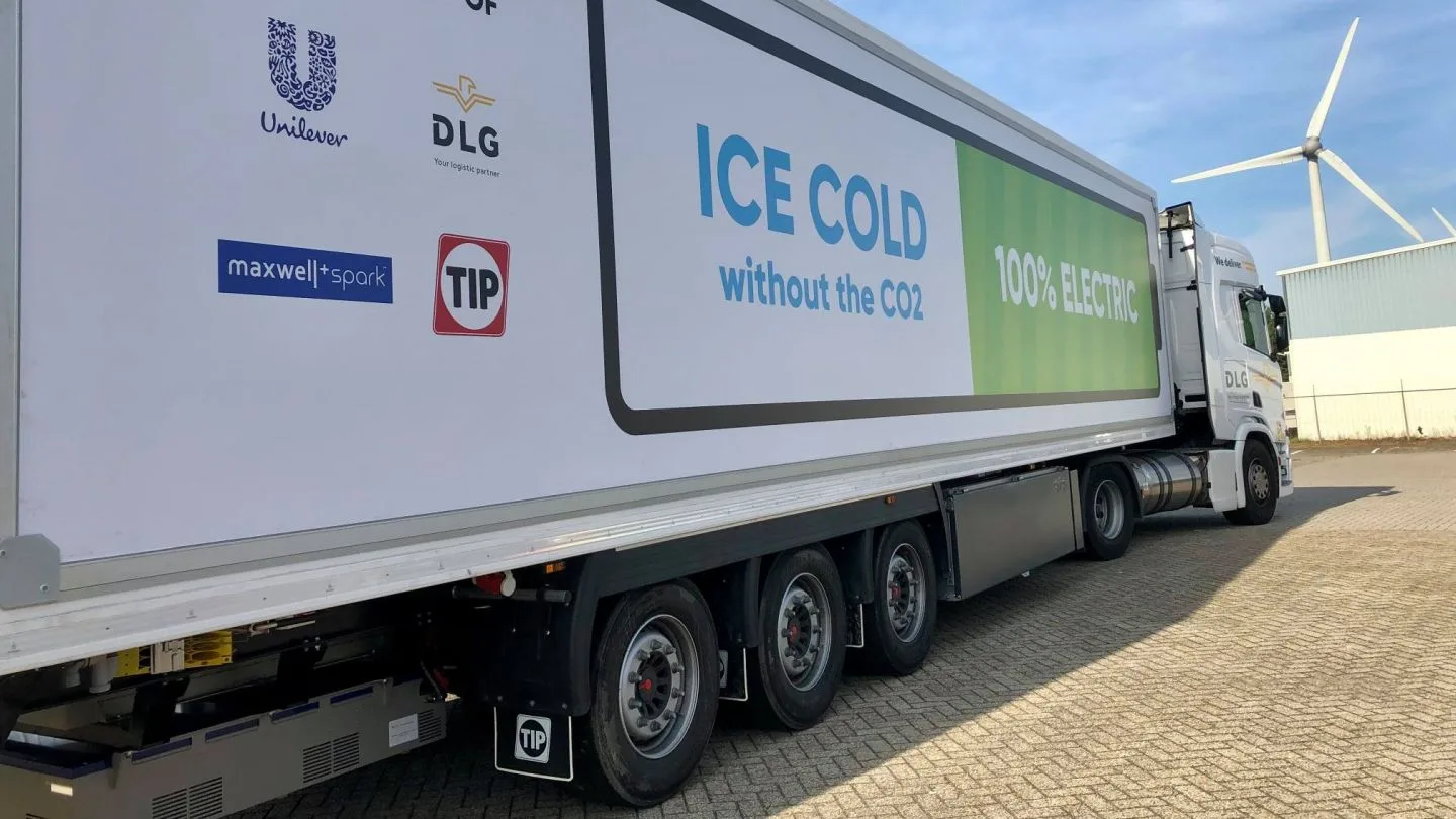 Camion electric Unilever pentru livrarea produselor de îngrijire personală și beauty.