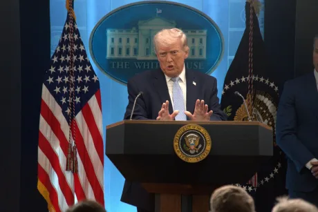 Donald Trump discută despre tarife comerciale și anchete împotriva Uniunii Europene.
