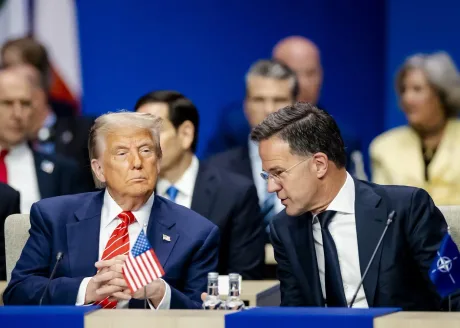 Discuții despre viitorul NATO și impactul asupra Europei de Est.