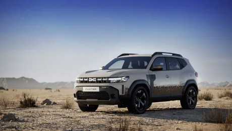 Un SUV Duster parcat pe un teren arid, sub un cer senin.