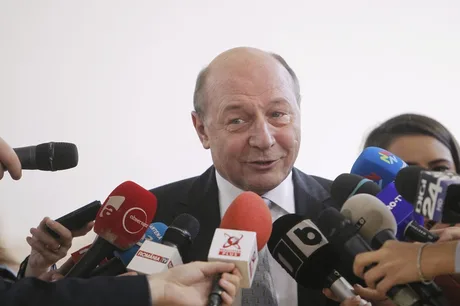 Traian Băsescu discutând despre amenințările militare și negocieri internaționale.