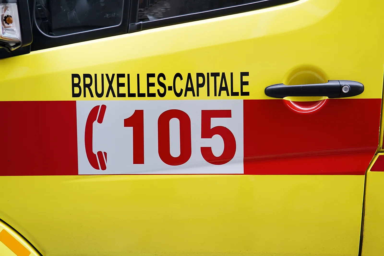 Mașină de intervenție a pompierilor în Bruxelles după explozii.