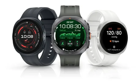 Ceasuri inteligente Galaxy Watch cu diverse funcții și design modern.