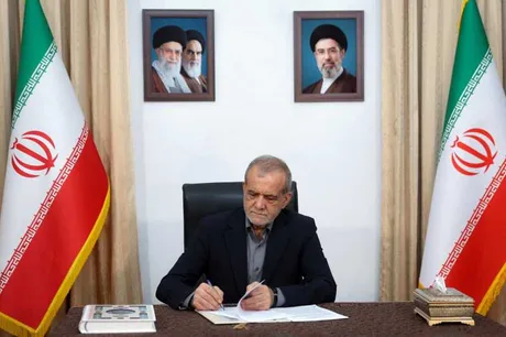 Președintele iranian semnează un document important în contextul negocierilor nucleare.