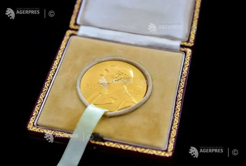 Medalia Premiului Nobel într-o cutie elegantă, simbol al excelenței.