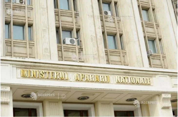 Clădirea Ministerului Apărării Naționale din România, cu detalii arhitecturale distincte.