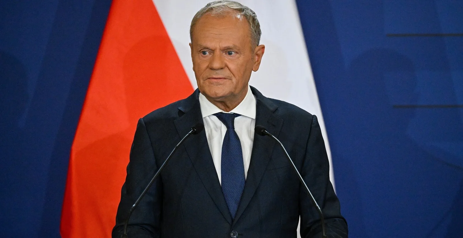 Donald Tusk discută despre securitatea națională în fața unei crize.