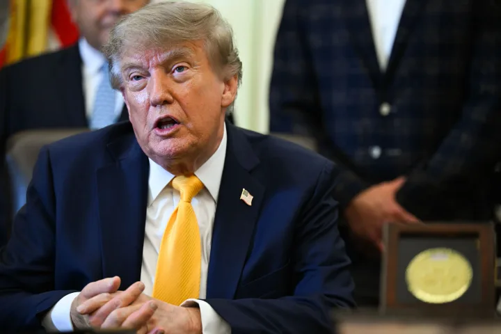 Donald Trump discutând despre reglementarea inteligenței artificiale în SUA.