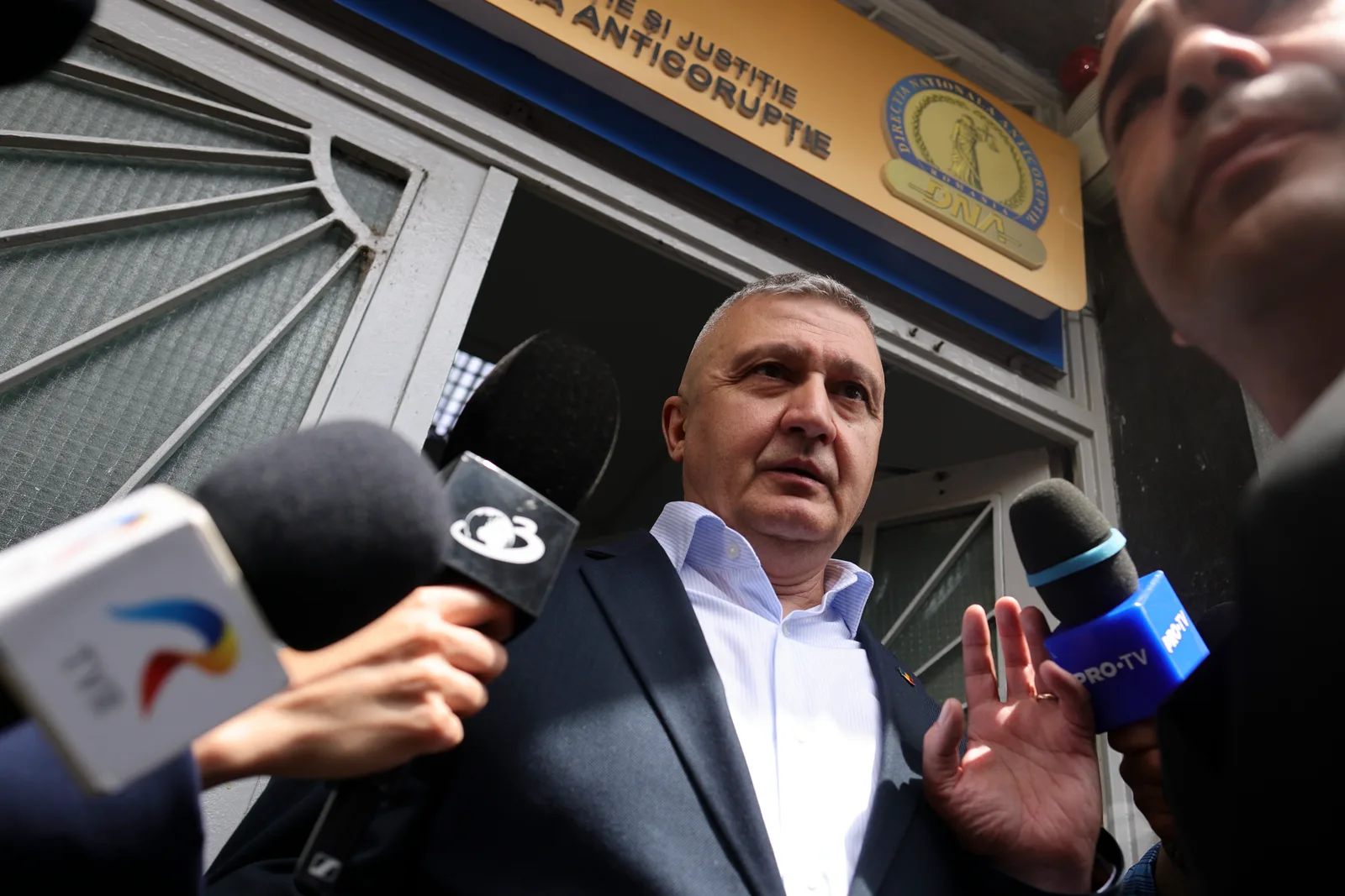 Audieri la DNA în cazul corupției din Armata Română, implicând martori și fiica unui general.
