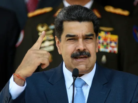 Nicolas Maduro discutând despre acuzațiile de trafic de droguri în instanță.