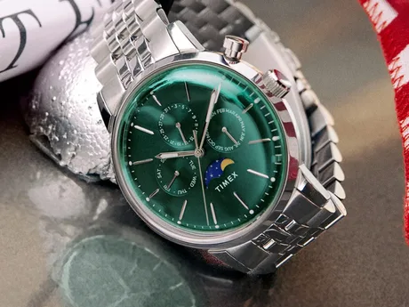 Ceas Timex Marlin Moon Phase cu cadran verde și brățară din oțel.