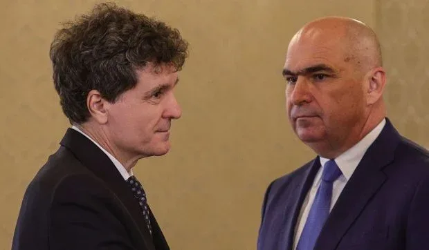 Conflictul dintre liderii PNL escaladează, afectând negocierile pentru un nou Guvern.