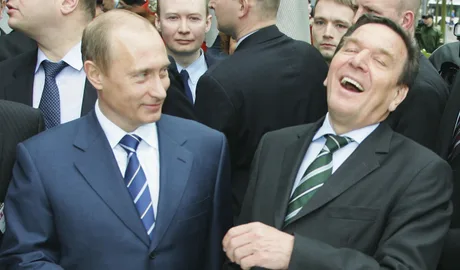 Fostul cancelar Gerhard Schröder la aniversarea lui Vladimir Putin la Moscova.