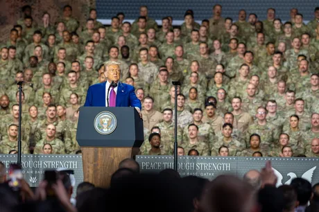 Discursul unui lider în fața soldaților americani în Golful Persic.