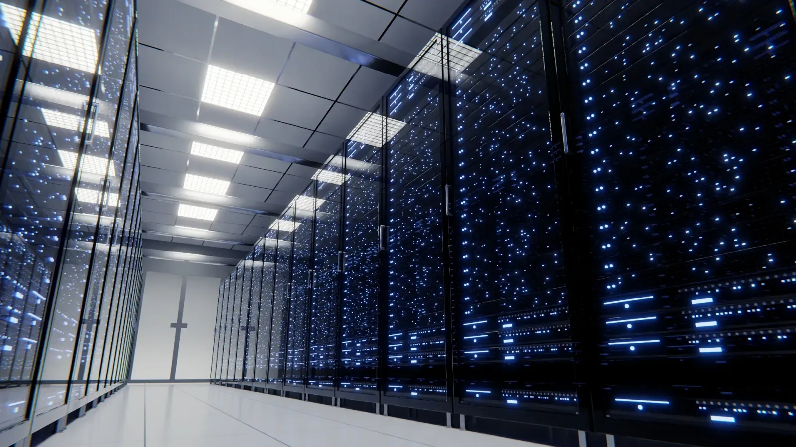 Sistem de servere moderne într-un centru de date, iluminat cu LED-uri albastre.
