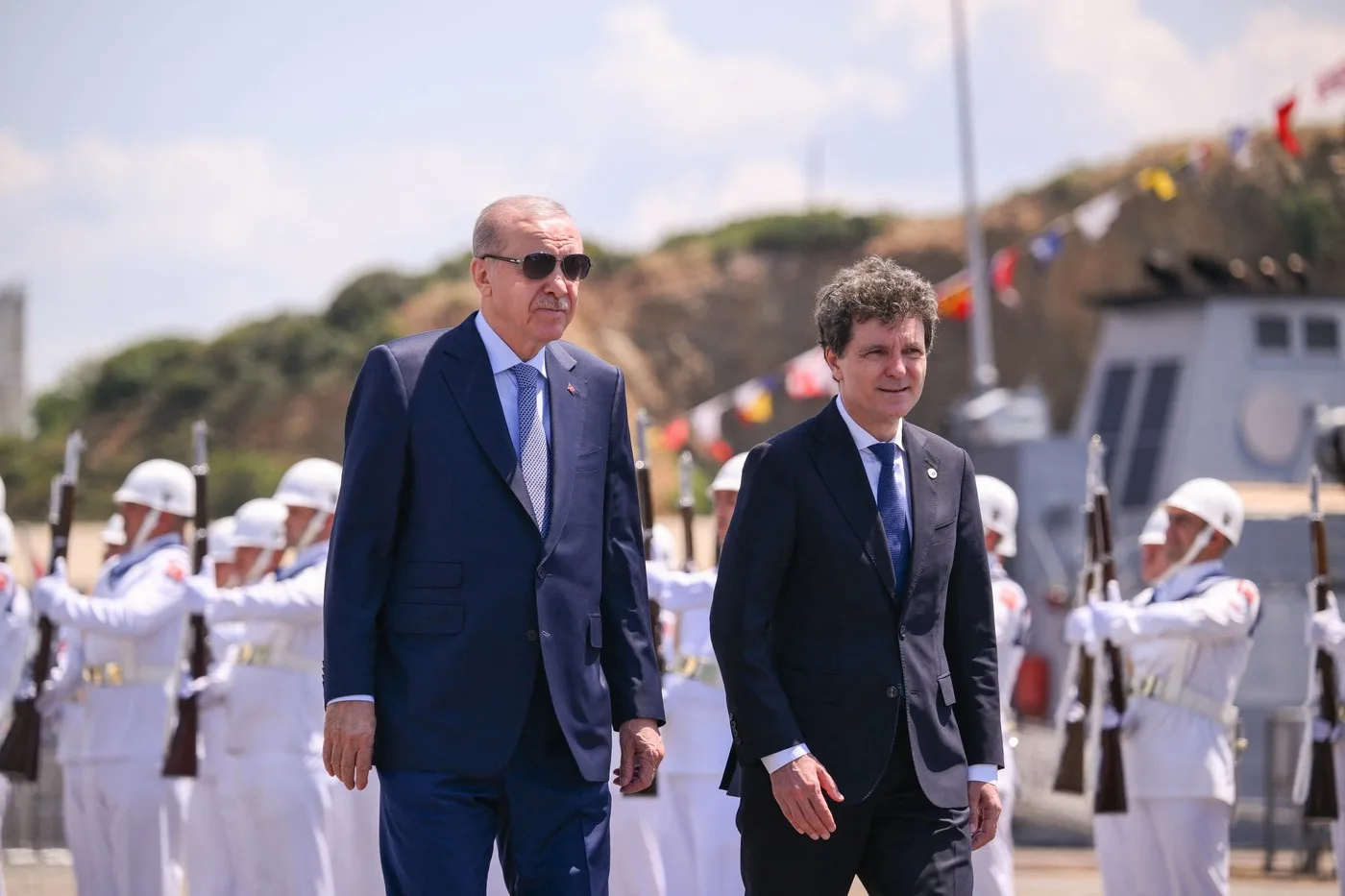 Nicușor Dan și lideri turci discutând despre securitatea regională.