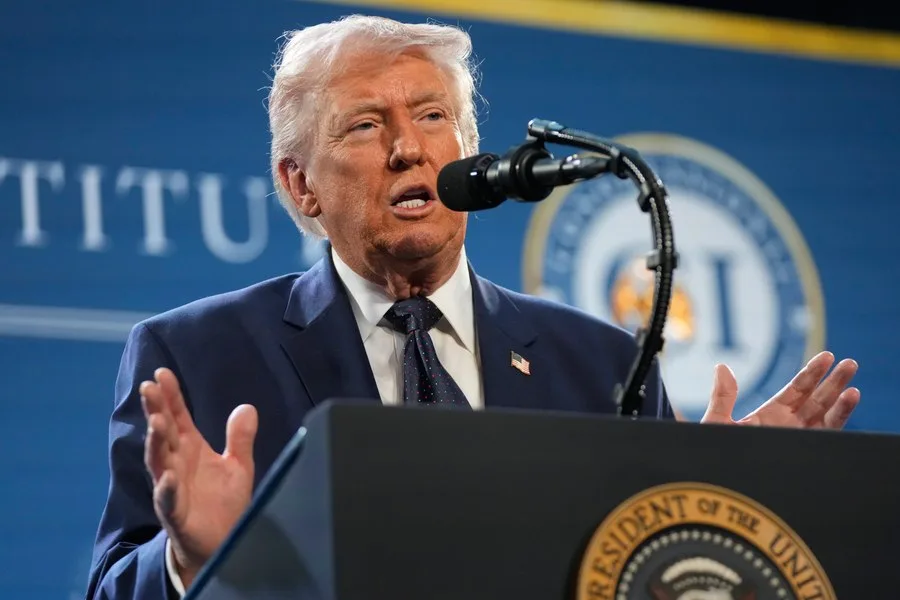 Donald Trump discută despre producția de rachete în Europa și Ucraina.
