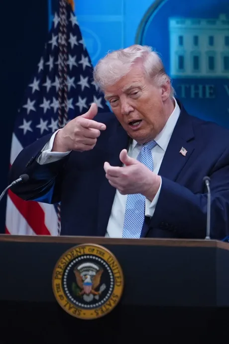 Donald Trump discută despre posibile atacuri asupra Iranului în contextul programului nuclear.