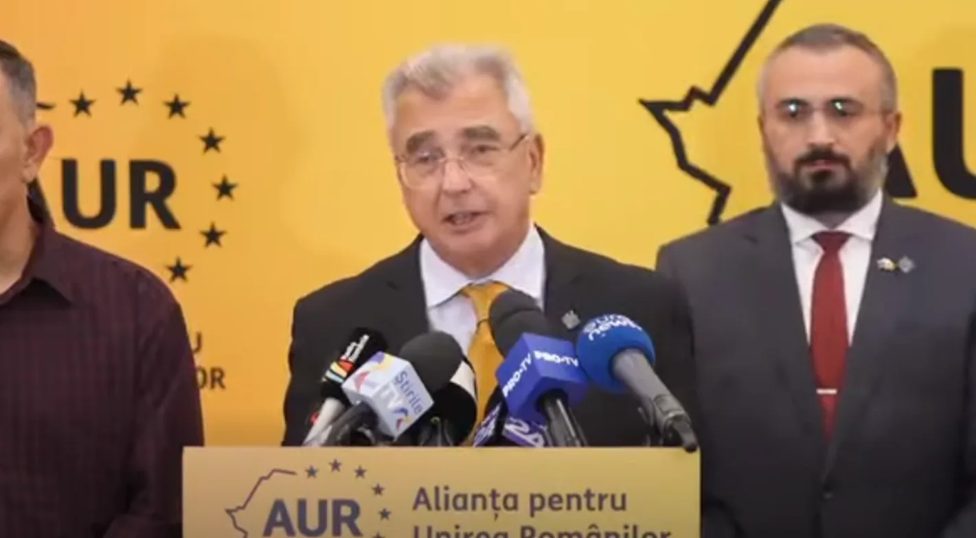Petrișor Peiu discută despre posibile negocieri politice cu PSD la o conferință de presă.