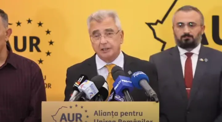 Petrișor Peiu discută despre posibile negocieri politice cu PSD la o conferință de presă.