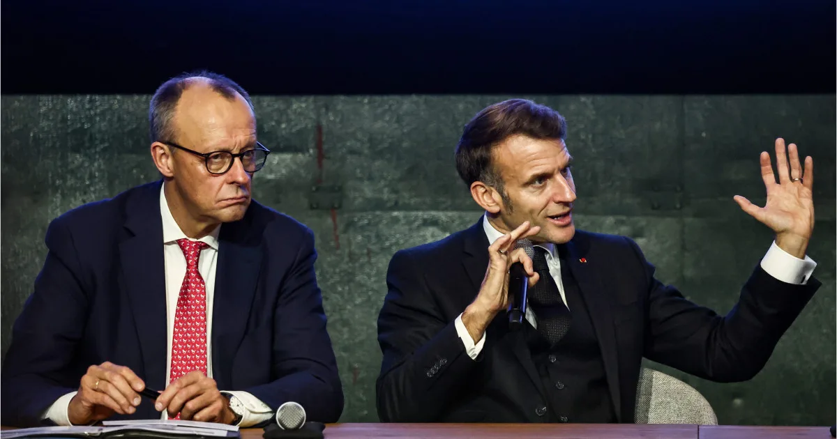Emmanuel Macron și Friedrich Merz discutând despre negocierile cu Rusia la o reuniune de vârf.