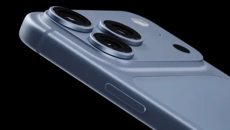 Detaliu al camerei unui smartphone modern, cu un design elegant și culori atrăgătoare.