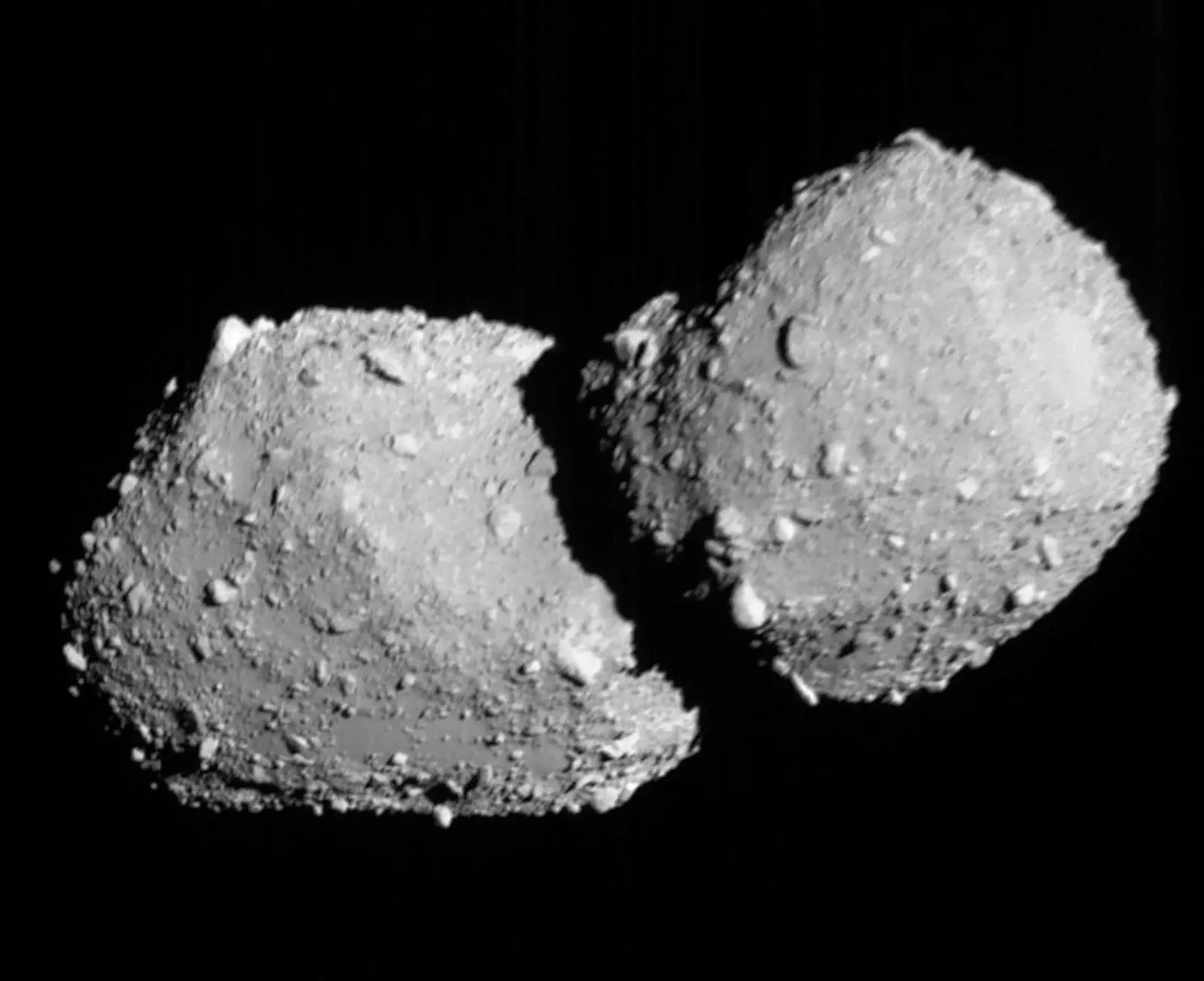 Sonda Hayabusa2 a survolat asteroidul Torifune la o distanță record.