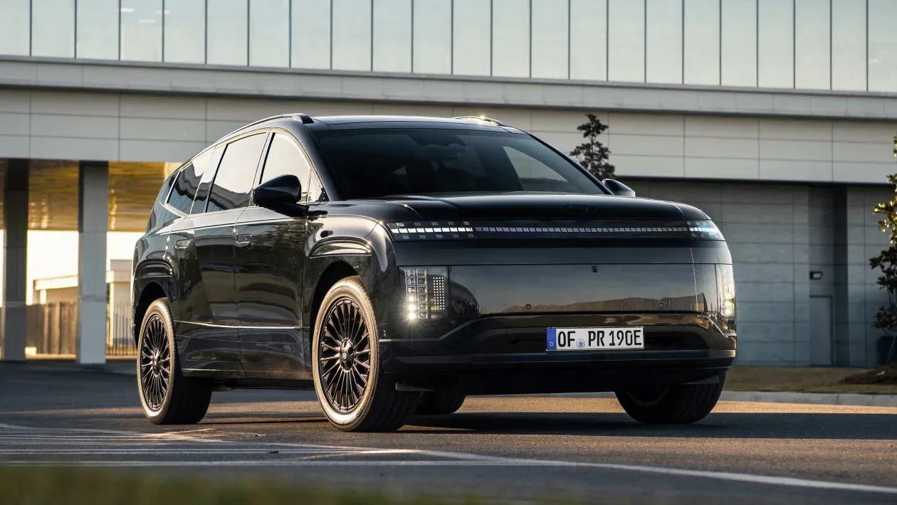 Hyundai Ioniq 9 Calligraphy Black Ink, SUV electric cu design elegant și performanțe remarcabile.