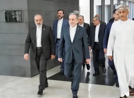 Discuții între oficiali iranieni și americani în Oman, despre acorduri nucleare.