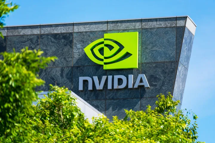 Logo-ul Nvidia pe un fundal verde, simbolizând inovația tehnologică.