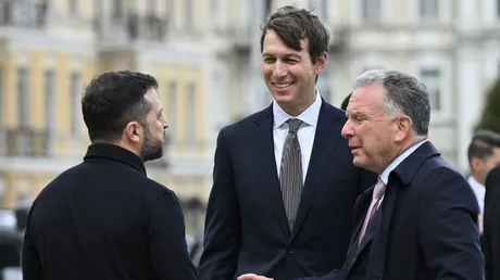 Negociatori ucraineni discutând despre soluții pentru conflictul cu Rusia.