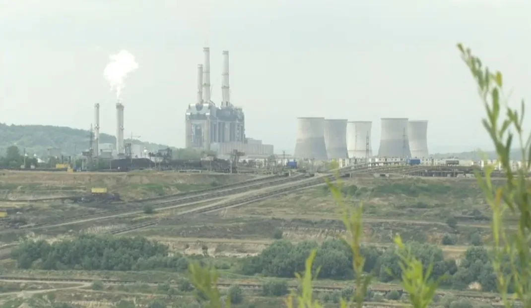 Termocentrala Turceni, cu grupul 5 oprit temporar din cauza unei defecțiuni.