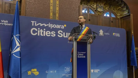 Dominic Fritz discutând despre problemele legate de incompatibilitate în administrația locală.