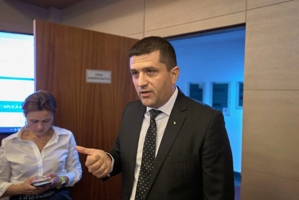 Radu Miruță discută despre selecția conducerilor la companiile de transport.