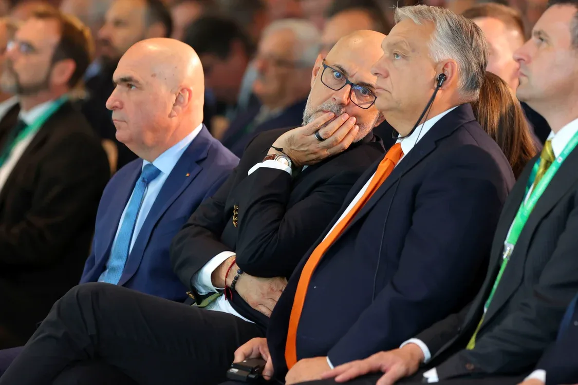 Politicieni la o conferință, discutând despre alegerile din Ungaria și impactul asupra României.