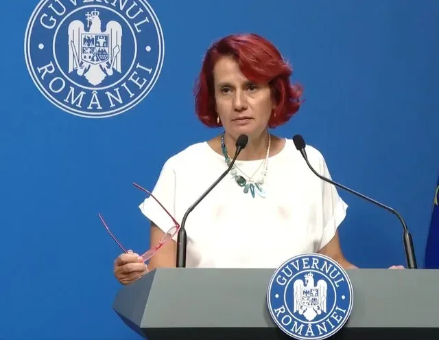 Ioana Dogioiu discutând despre reglementările muncitorilor străini în România.