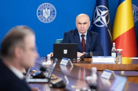 Ilie Bolojan la o ședință guvernamentală despre fonduri europene.