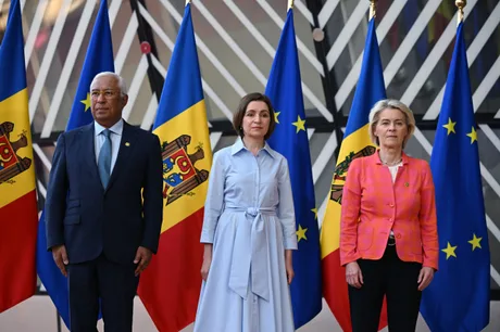 Lideri europeni și moldoveni la summitul de la Bruxelles, discutând despre reformele din Republica Moldova.
