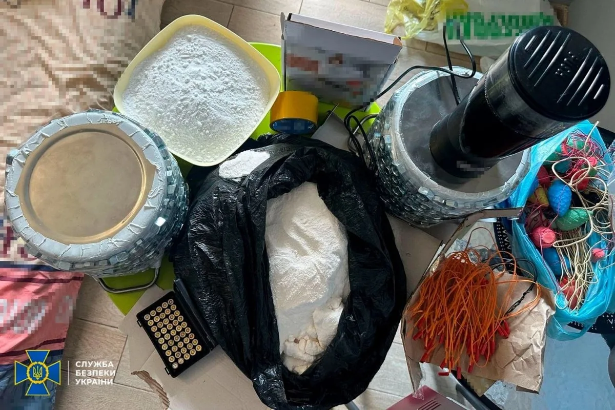 Materiale explozive și componente pentru dispozitive improvizate confiscate în Harkov.