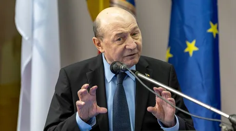 Traian Băsescu discută despre importanța formării unui nou guvern.